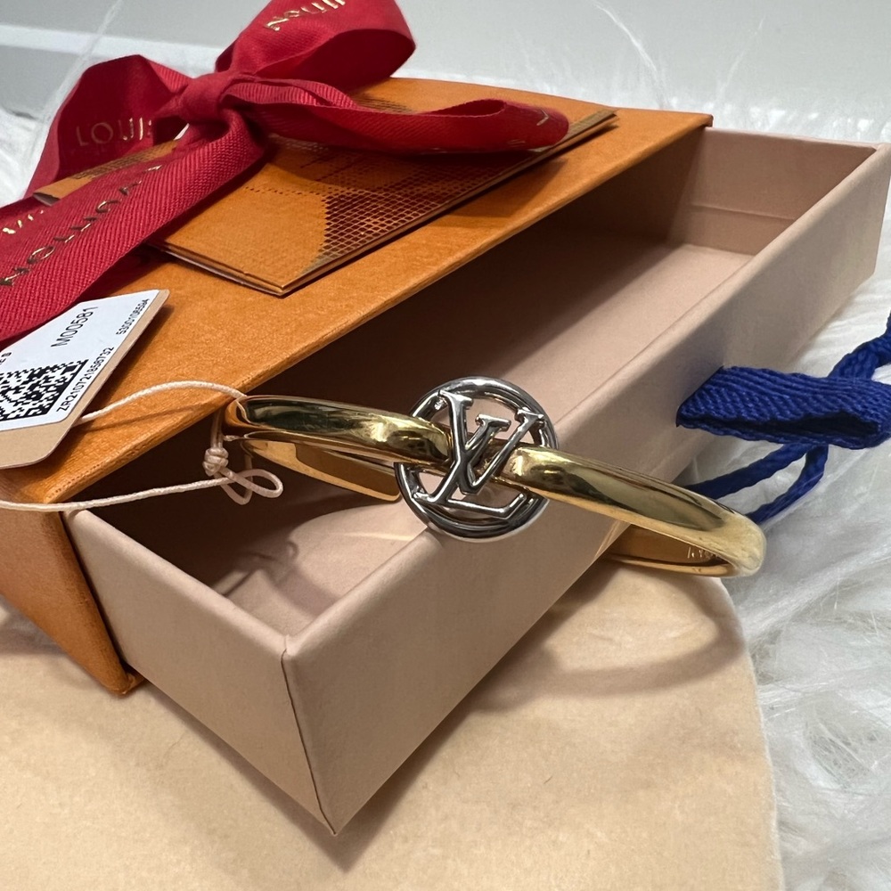 LV Bracelet - Picture 3 of 10